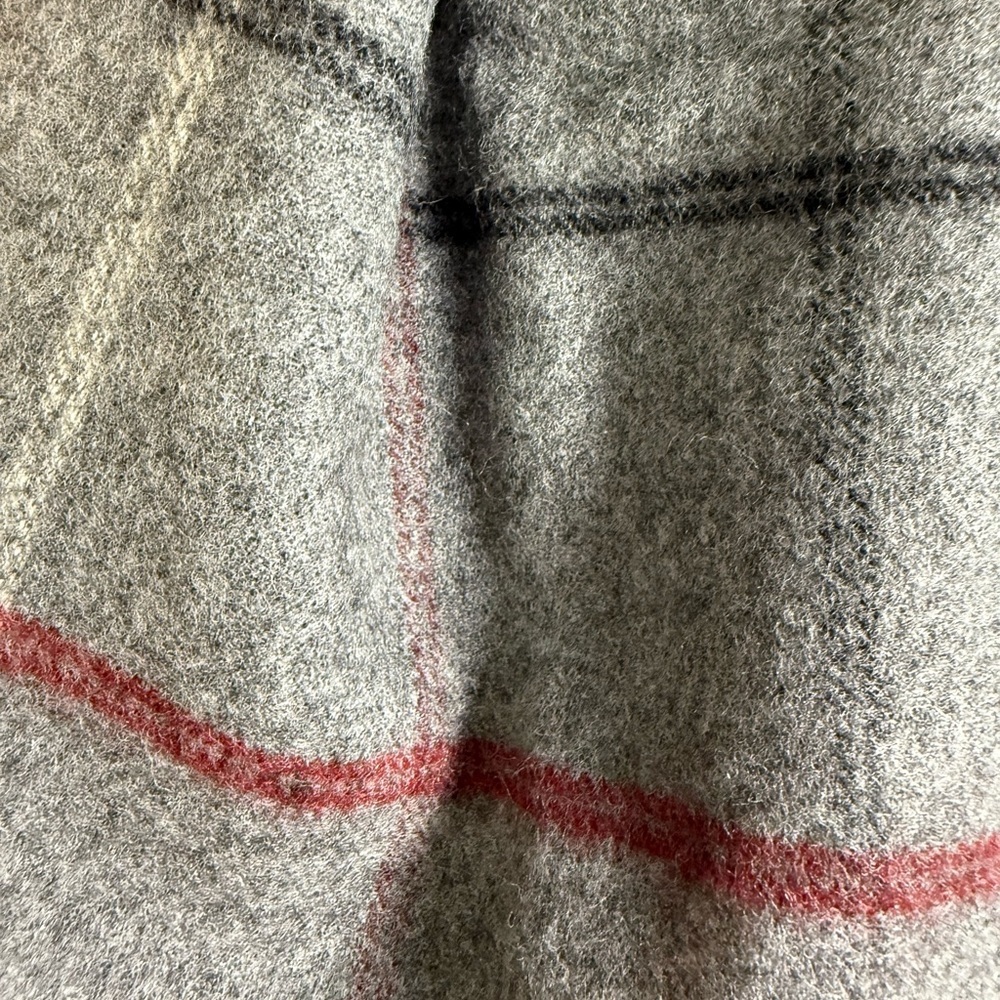 100% Lambswool Gray Unisex Plaid Scarf Made in Uruguay 50"‎ x 11" Plus Fringe - Picture 3 of 4